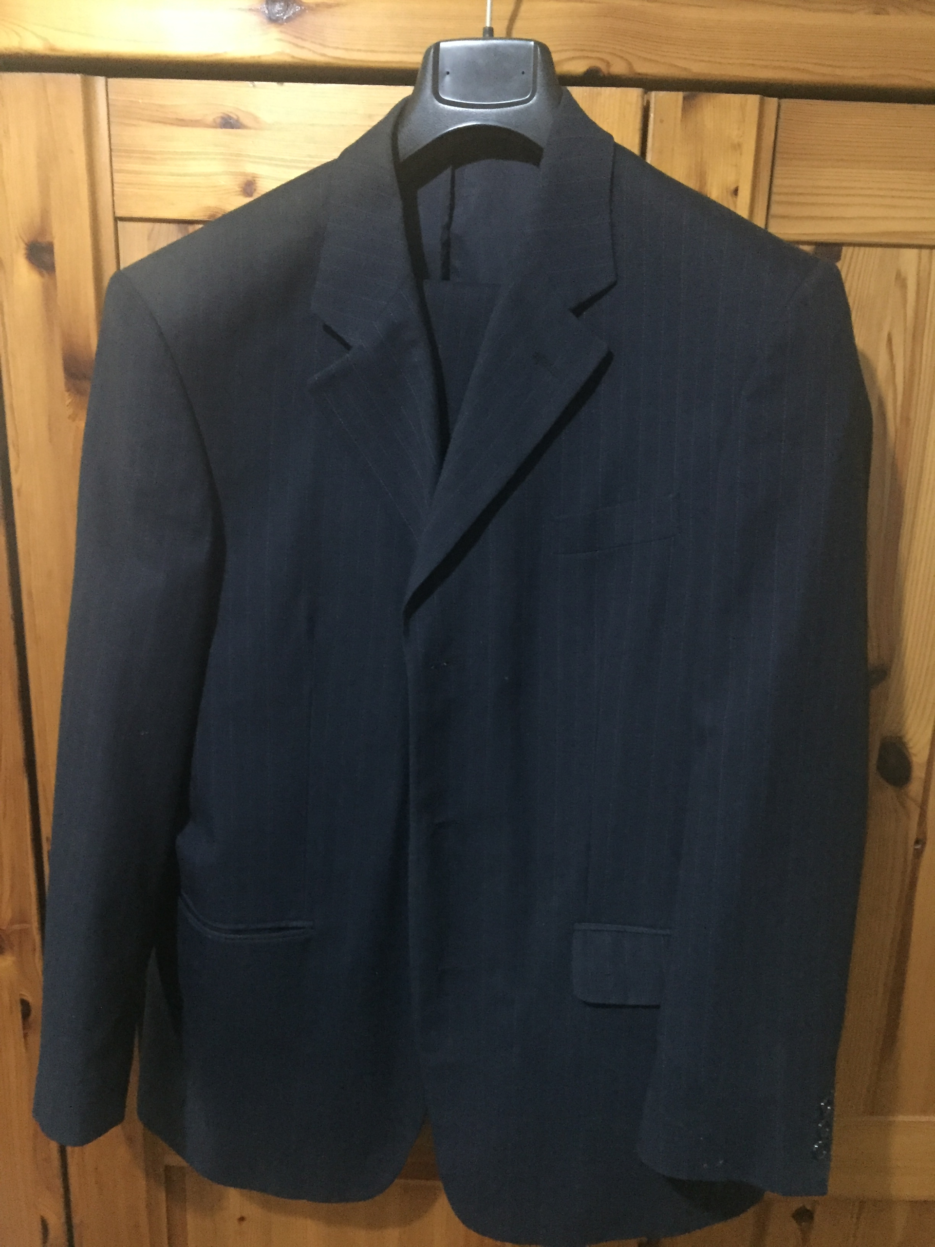 Prodajem muško odijelo