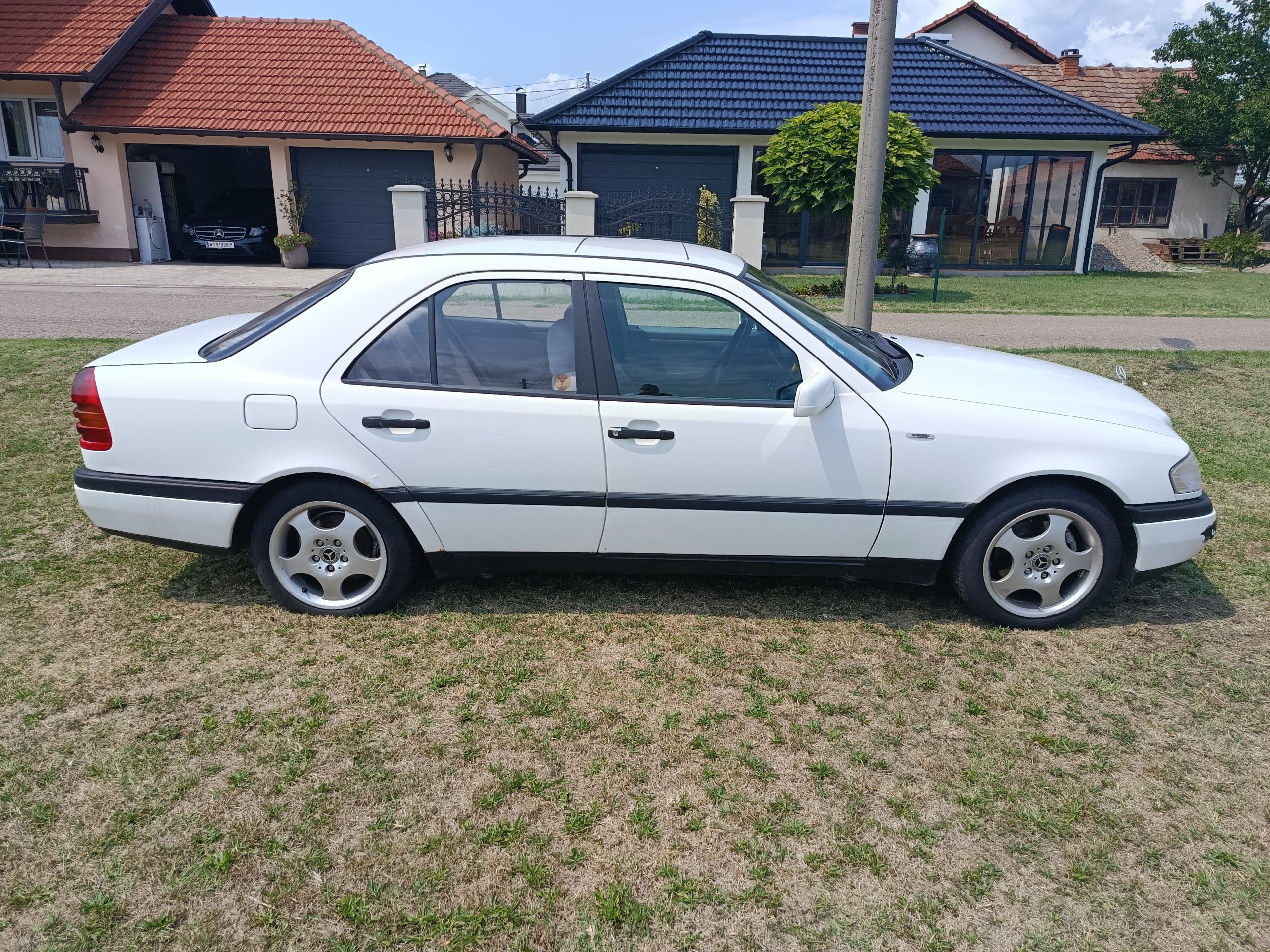 MERCEDES C200 TOP STANJE!