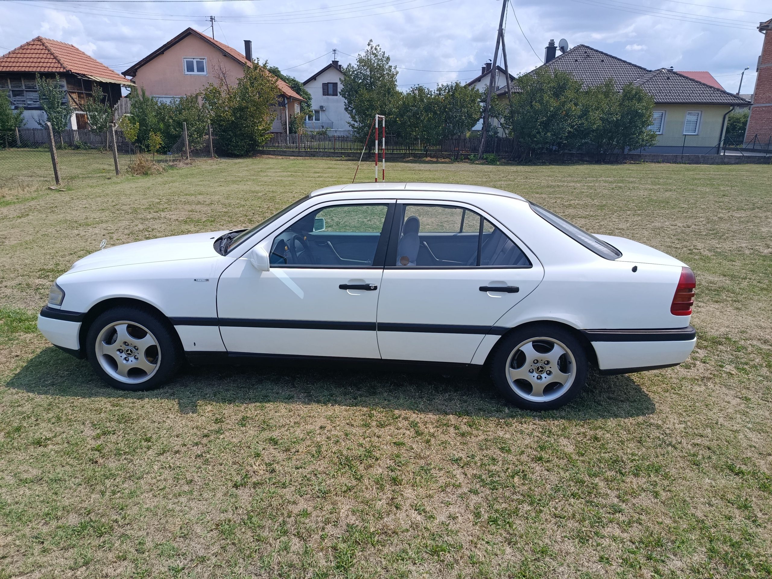 MERCEDES C200 TOP STANJE!